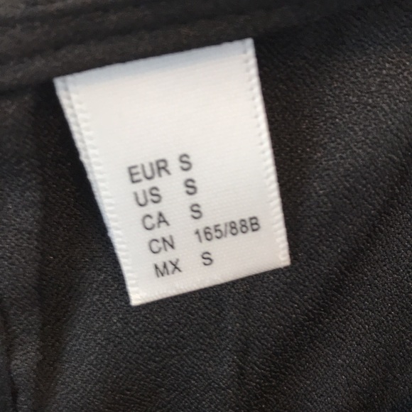 Black top with sheer sleeves, pearl details, size small - Picture 6 of 8